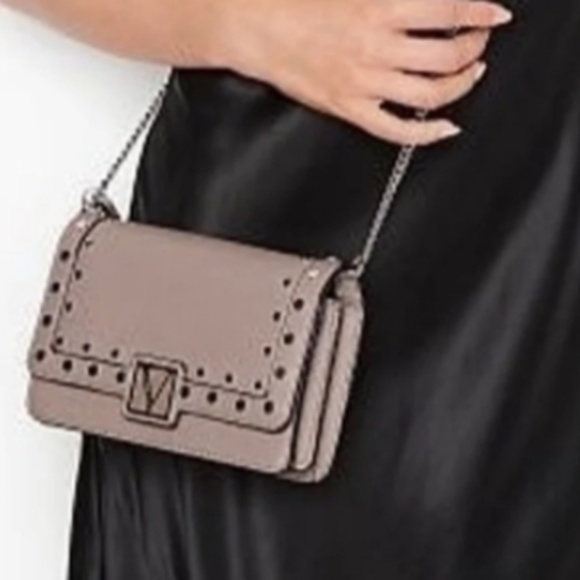 Victoria's Secret Handbags - Victoria Secret Taupe Crossbody Chain Purse 7.5” x 5”